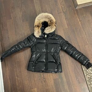 SAM. Black down puffer coat with fur hood